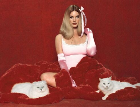 Λάνα Ντελ Ρέι: Νέα καμπάνια για τη SKIMS με θέμα τον Άγιο Βαλεντίνο - Η διάσημη τραγουδίστρια σε ένα ρομαντικό φωτογραφικό σετ. 