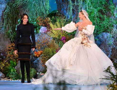 Σίλια Κριθαριώτη, επίδειξη SS24 στο Παρίσι