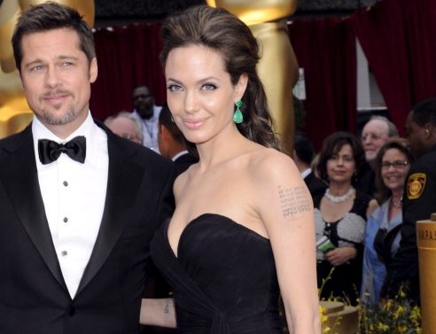 Brad Pitt and Angelina Jolie arrive on the red carpet for the 81st Academy Awards at the Kodak Theatre in Hollywood, California, 2009. © EPA/ANDREW GOMBERT