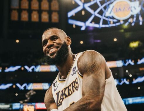 ΛεΜπρόν Τζέιμς: Παραγωγός ντοκιμαντέρ για το History Channel - Θα αφηγούνται σημαντικές στιγμές και προσωπικότητες της ιστορίας του αθλητισμού.