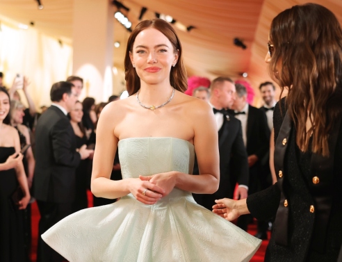 H Emma Stone με custom made Louis Vuitton 