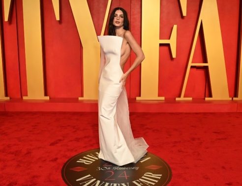 Emily Ratajkowski: Εμφάνιση στο πάρτι των Όσκαρ