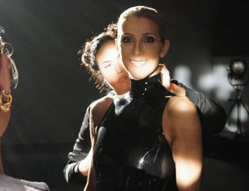 Σελίν Ντιόν: Εμφάνιση σε αγώνα χόκεϊ στο Λας Βέγκας - Ο επίσημος λογαριασμός της ομάδας μοιράστηκε βίντεο στο Instagram .