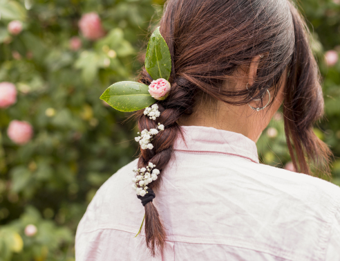 Λουλούδια στα μαλλιά