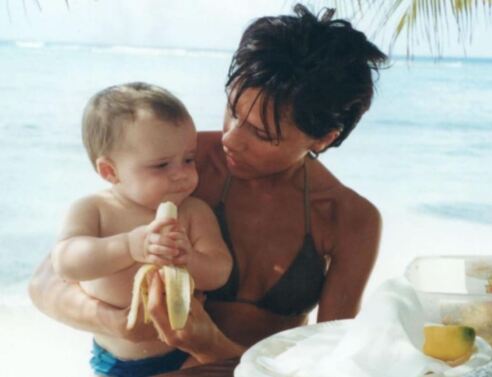 Η Βικτόρια Μπέκαμ με τον γιο της, Μπρούκλιν