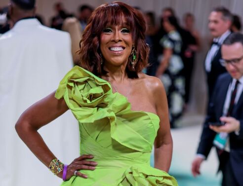 Sports Illustrated Swimsuit: Η Γκέιλ Κινγκ κάνει το ντεμπούτο της στο cover story του 60ου ετήσιου τεύχους - Τα μοντέλα των τεσσάρων εξωφύλλων. 