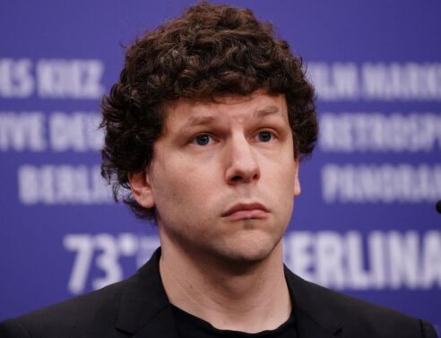 Τζέσι Άιζενμπεργκ: Αίτηση για χορήγηση πολωνικής υπηκοότητας υπέβαλε ο Αμερικανός ηθοποιός - Η οικογένειά του έζησε εκεί για σειρά γενεών. 