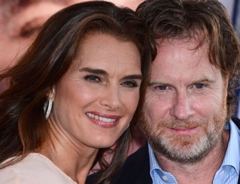 Μπρουκ Σιλντς: Δύο σπάνιες γαμήλιες φωτογραφίες μοιράστηκε η διάσημη ηθοποιός για την 23η επέτειο του γάμου της με τον Κρις Χέντσι.