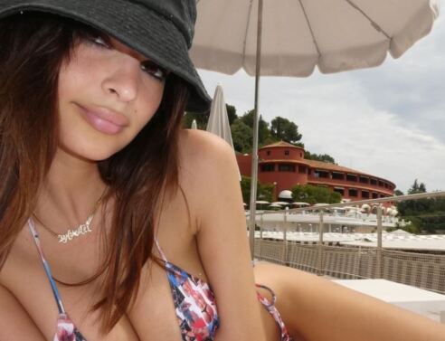 Έμιλι Ραταϊκόφσκι: Ποζάρει με το μπικίνι της από το Μονακό