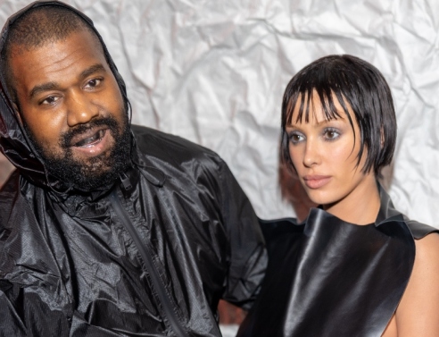 Μπιάνκα Σενσόρι: Σχεδόν γυμνή σε επαγγελματικό ραντεβού με τον Κάνιε Γουέστ