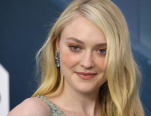 H Ντακότα Φάνινγκ μιλά για τη φιλία της με τον Τομ Κρουζ - Της στέλνει δώρο γενεθλίων κάθε χρόνο - Γνωρίστηκαν στα γυρίσματα ταινίας του Σπίλμπεργκ.