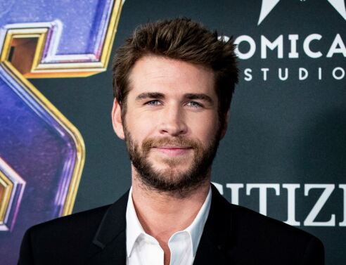 Λίαμ Χέμσγουορθ: Αποθεώνει την Ελλάδα στο Instagram