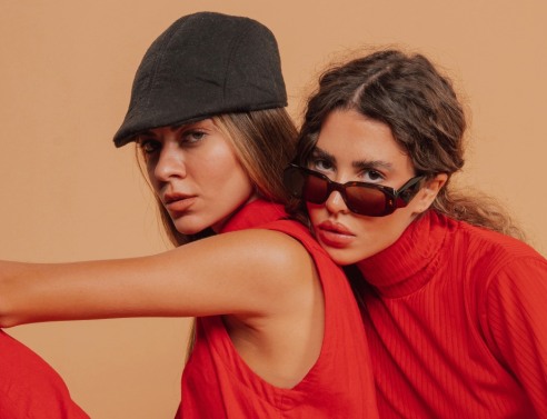 Καλοκαίρι ή φθινόπωρο: Έξι outfits για τη μεταβατική περίοδο