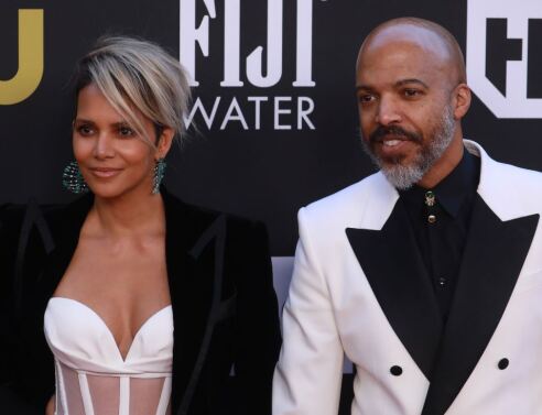 Η Χάλι Μπέρι εξέφρασε για ακόμα μία φορά το πόσο ερωτευμένη είναι με τον Βαν Χαντ 