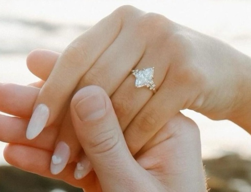 Bridal μανικιούρ: Οι πιο κομψές ιδέες για την πιο ξεχωριστή σας ημέρα