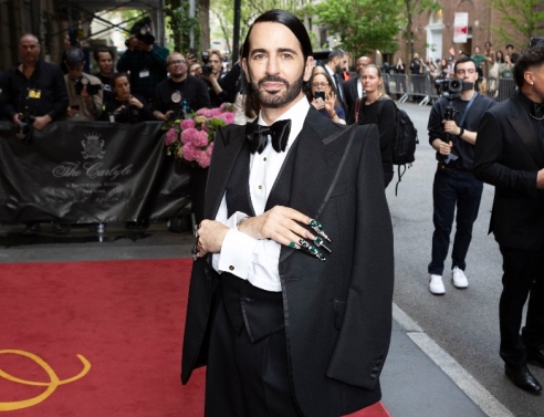 Τα νύχια του Μαρκ Τζέικομπς και το μανιφέστο της αποδοχής 