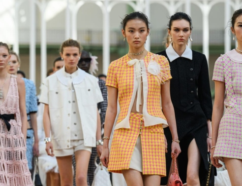 Chanel: Επίδειξη Άνοιξη-Καλοκαίρι 2025 