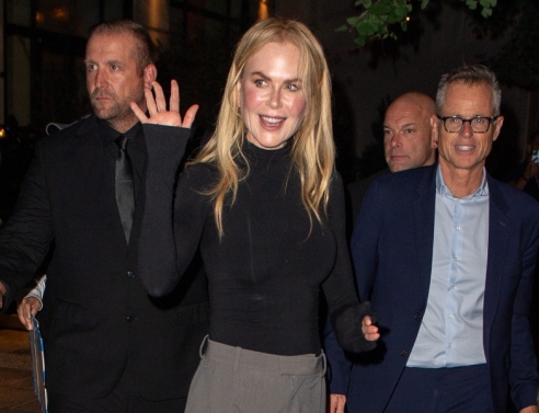 Η Νικόλ Κίντμαν σε μια εξαιρετικά αμήχανη στιγμή με τη Σάλμα Χάγιεκ 