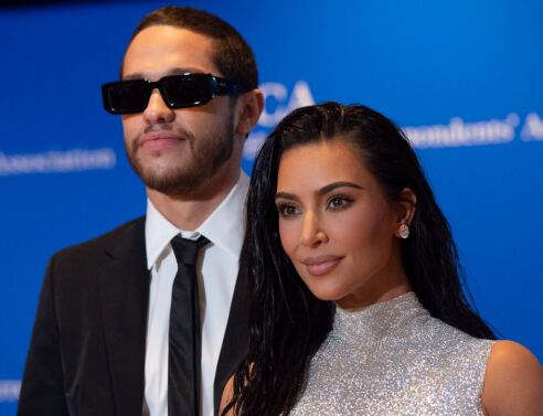 Η Κιμ Καρντάσιαν κρατάει επαφή με τον Πιτ Ντέιβιντσον