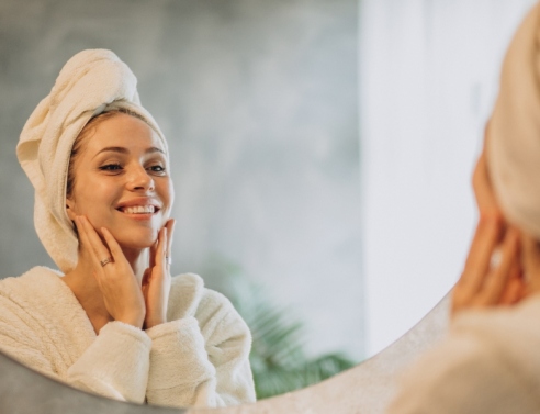 Καθημερινή φροντίδα και καθαρισμός: Το κλειδί για ενυδατωμένο, λαμπερό δέρμα