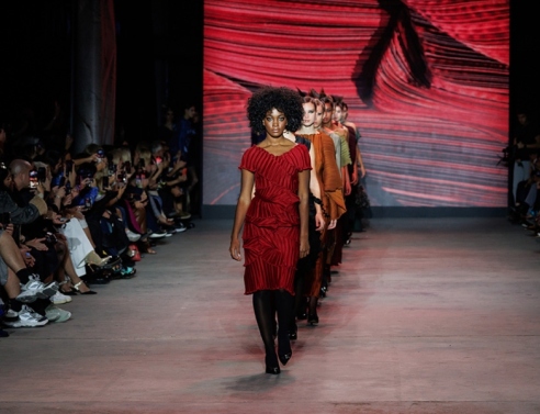 Η νέα συλλογή της Δάφνης Βαλέντε είναι εμπνευσμένη από τη γλυπτική του 20’