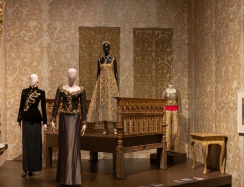 «Solid Gold»: Αφιερωμένη στον χρυσό, το στοιχείο που έχει εμπνεύσει έργα τέχνης και μόδας η νέα έκθεση για τα 200 χρόνια λειτουργίας του Μουσείου του Μπρούκλιν 