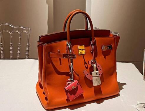 Φορτώστε τις τσάντες σας με ό,τι στολίδια βρείτε