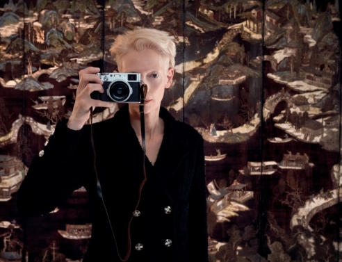 Ο Βιμ Βέντερς σκηνοθετεί την Τίλντα Σουίντον για την Chanel