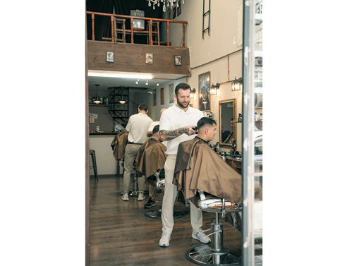 Peaky Barbers: Όταν η περιποίηση του άνδρα είναι μια αληθινή ιεροτελεστία