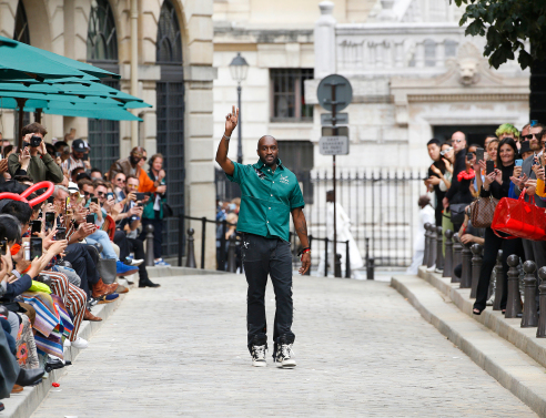 Ο σχεδιαστής Virgil Abloh στο Παρίσι στη διάρκεια ενός show για τον Louis Vuitton το 2019 © Estrop/Getty Images