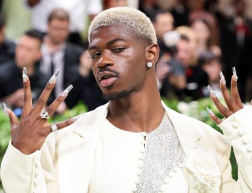 Ο ράπερ Lil Nas X υπέστη μερική παράλυση στο πρόσωπο - Η ανάρτησή του από το νοσοκομείο - Οι θαυμαστές εικάζουν για την αιτία