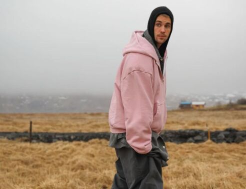 Ο Τζάστιν Μπίμπερ δείχνει να χάνει τον έλεγχο: Κάνει live στο Instagram καπνίζοντας μαριχουάνα