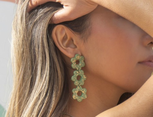 Λουλουδένια σκουλαρίκια: Τα σχέδια που ξεχωρίσαμε στην αγορά