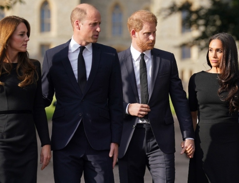 Η τελευταία φορά που ο πρίγκιπας Ουίλιαμ και ο πρίγκιπας Χάρι βρέθηκαν μαζί με τις συζύγους τους, στην κηδεία της βασίλισσας Ελισάβετ το 2022