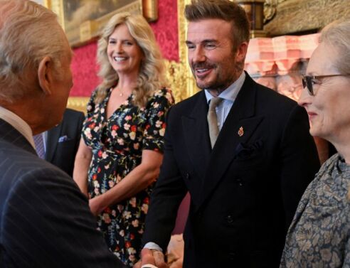 Ο Ντέιβιντ Μπέκαμ είναι επιτέλους Σερ και δηλώνει «απέραντα περήφανος» για την ύψιστη τιμή από τον βασιλιά Κάρολο