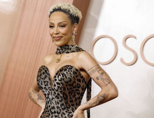 Viral βίντεο της Doja Cat αναζωπυρώνει τη συζήτηση για τη σχέση με το κοινό της - Η αντίδραση της τραγουδίστριας, που χαρακτήρισε συνάντηση με fan «αηδιαστική» 