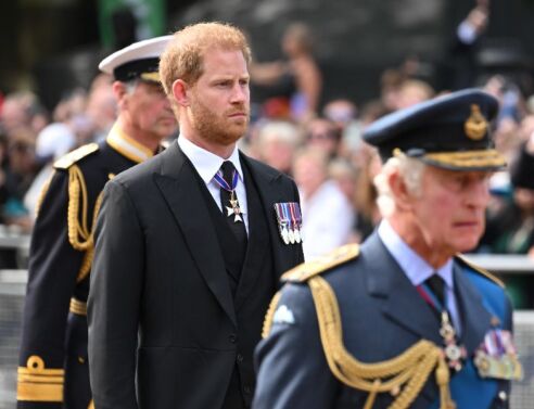 Ο Χάρι κάνει το πρώτο βήμα: Η πρόσκληση έκπληξη στον Κάρολο και τον Ουίλιαμ