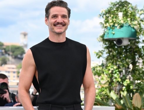 Η αποκαλυπτική φωτογράφιση του Πέδρο Πασκάλ σε μεγάλο περιοδικό 