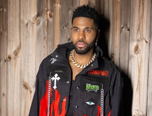 Στην Ίο βρίσκεται ο Τζέισον Ντερούλο - Δηλώνει μαγεμένος από τη θέα του Αιγαίου