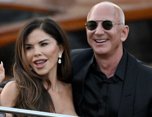 Τζεφ Μπέζος - Λόρεν Σάντσεζ: Ένα από τα φορέματα της νύφης για τον πολυτελή γάμο με τον δισεκατομμυριούχο στη Βενετία εξαφανίστηκε μυστηριωδώς. 