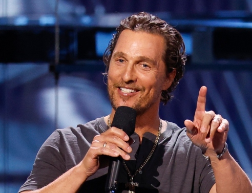 Στην Αντίπαρο ο Μάθιου ΜακΚόναχι - Η φωτογραφία με Έλληνα ηθοποιό