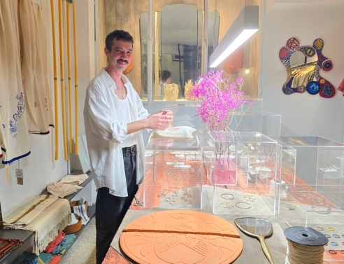 Kyr Lakis: Το brand που φέρνει την τέχνη του παππού στο σήμερα 