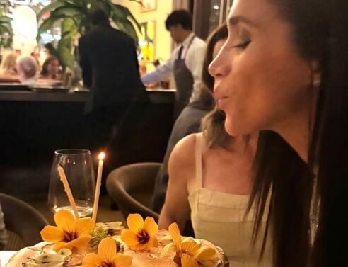 Η Μέγκαν Μαρκλ γιόρτασε τα 44 της με ιδιωτικό πάρτι, ευχαρίστησε τον πρίγκιπα Χάρι και παρουσίασε το νέο ροζέ κρασί του brand της As ever.