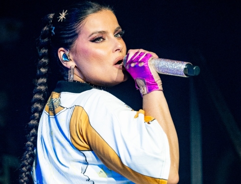 Η Νέλι Φουρτάντο σε μία ολόσωστη αντιμετώπιση του bodyshaming