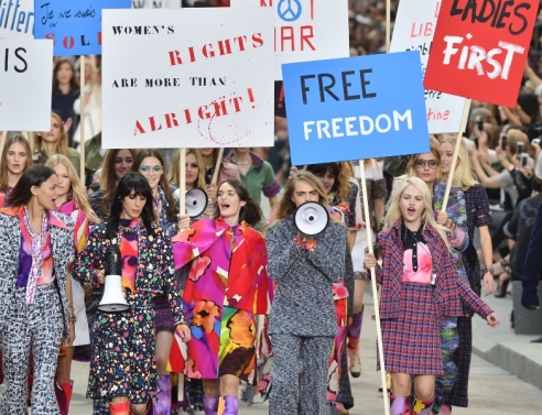 πασαρέλα με κοινωνικό μήνυμα