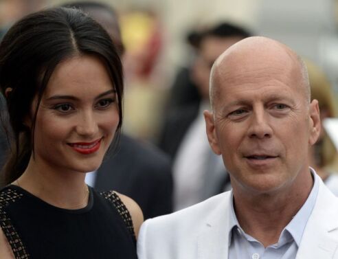 Μπρους Γουίλις: «Ο εγκέφαλος τον εγκαταλείπει και η γλώσσα του κουράζεται», λέει η σύζυγός του