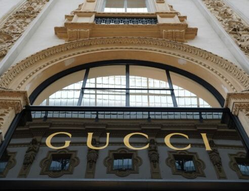 Χάκερ έκλεψαν τα στοιχεία εκατομμυρίων πελατών των πολυτελών οίκων Gucci, Balenciaga και Alexander McQueen, ζητώντας λύτρα από τη μητρική εταιρεία, Kering.