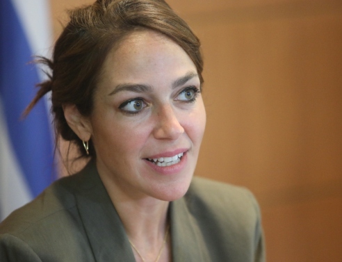 Η Δομνα Μιχαηλίδου σε μία διαφορετική συνέντευξη 