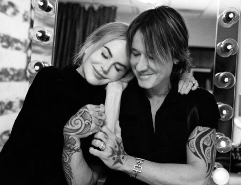 Ο Κιθ Έρμπαν αντιδρά χιουμοριστικά σε θαυμάστρια που ονομάζεται «Νικόλ», λίγο μετά το διαζύγιό του με την Νικόλ Κίντμαν.