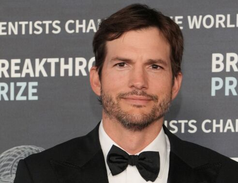 Ο Άστον Κούτσερ αποκάλυψε πως η εξωτερική του εμφάνιση λειτούργησε ως δίκοπο μαχαίρι στην καριέρα του, στερώντας του πιο απαιτητικούς ρόλους.